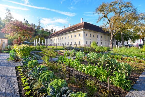 Sumerauerhof mit Garten davor