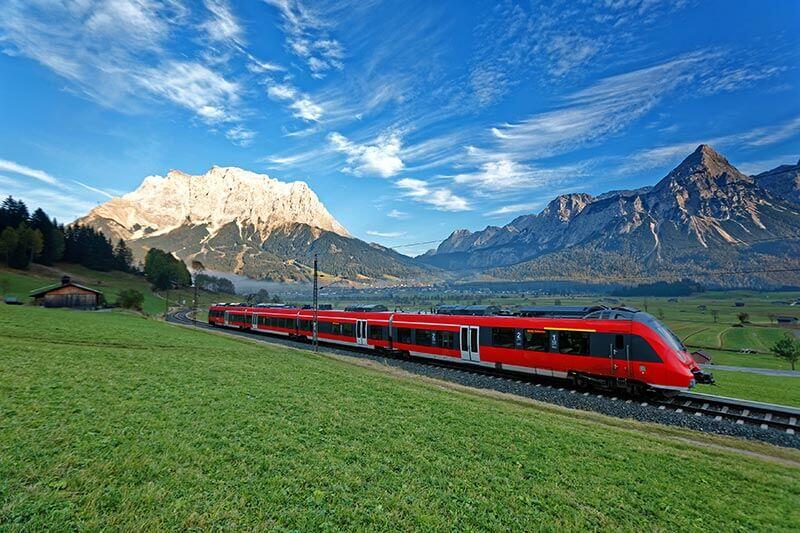 zehn-gute-vorsaetze_bahnfahren-shutterstock_CHEN-MIN-CHUN © (c) shutterstock / Chen Min Chun zehn gute Vorsetzte Umweltschutz