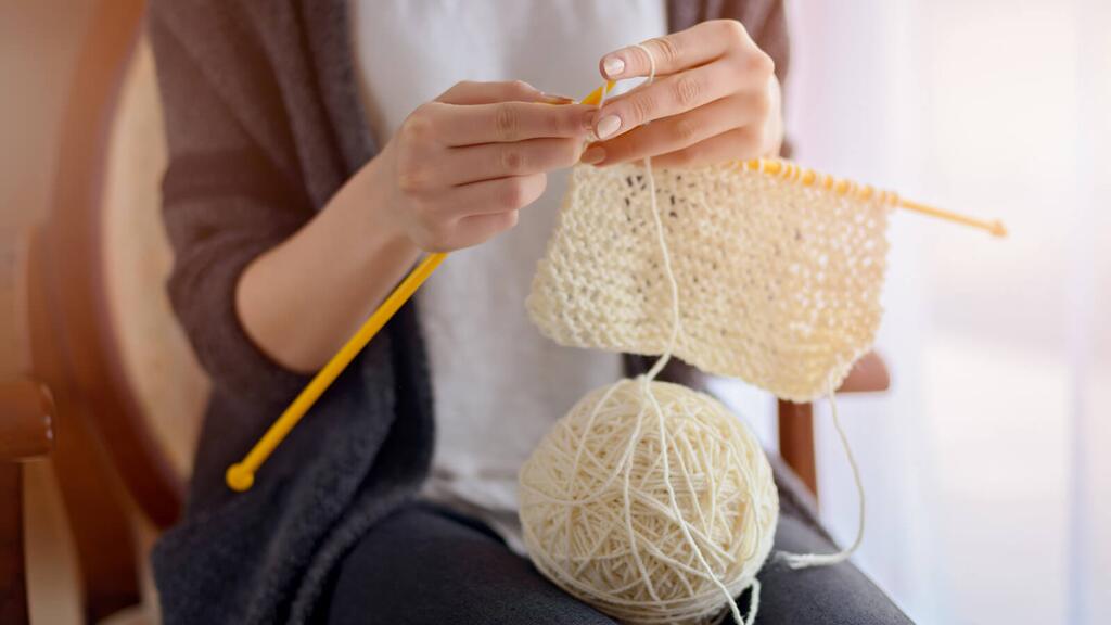 Stricken im Warmen © djedzura / Istock.com Stricken im Warmen