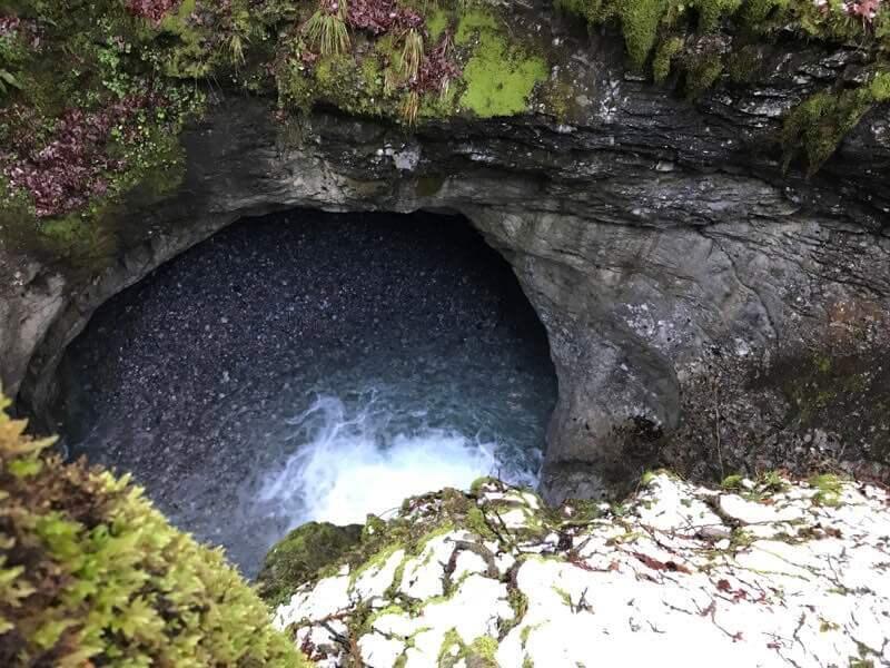 Tief unten in der Kessischlucht dreht sich das Wasser. Foto: Christina Schwann