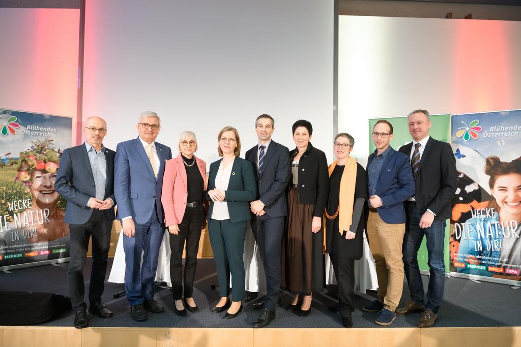 Podiumsteilnehmer*innen beim Pressegespräch zur Brennnessel © Blühendes Österreich/Martin Hörmandinger Podiumsteilnehmer*innen beim Pressegespräch zur Brennnessel
