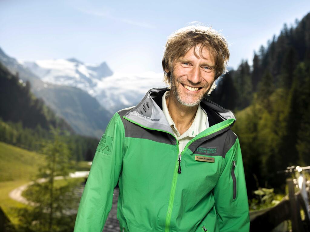 »Steinböcke könnten zu den Verlierern gehören«, sagt Gunther Greßmann, der im Tiroler Teil des Nationalparks das Naturraummanagement verantwortet – und in allen drei Bundesländern (Salzburg, Tirol, Kärnten) Steinwildforschung betreibt. © Nationalpark Hohe Tauern/M.Lugger Gunther Gressmann (Nationalpark Hohe Tauern)