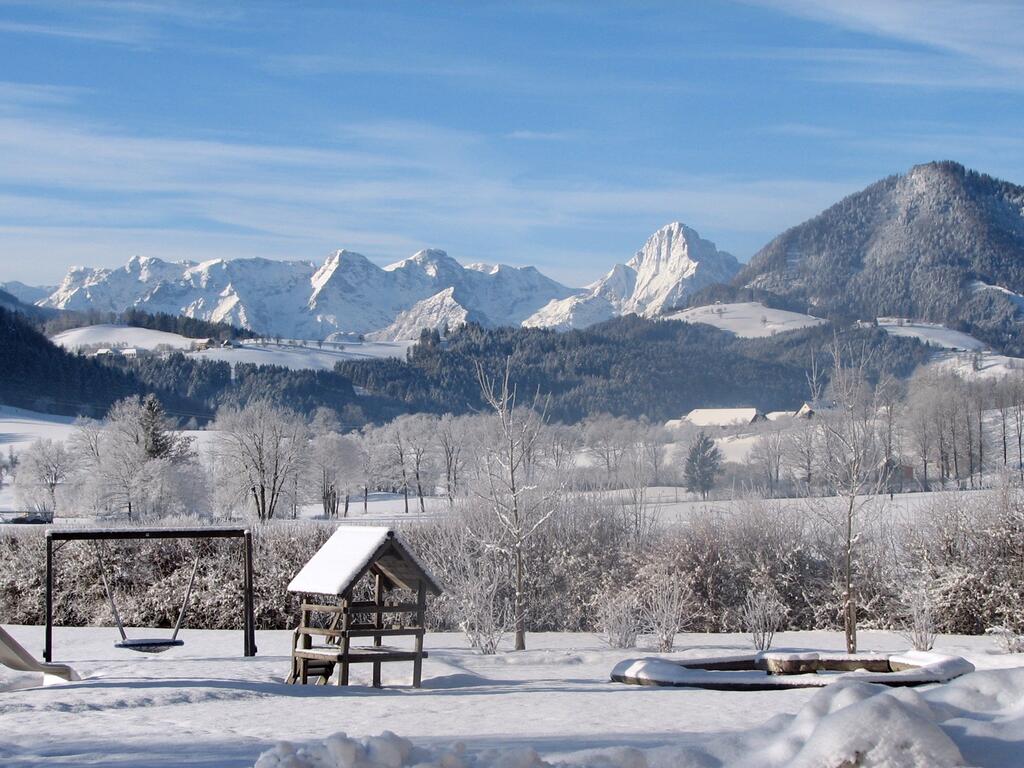 Blick von der Nationalpark Lodge © Nationalpark OÖ Kalkalpen NOREUSE_spielplatz-nationalpark-lodge-villa-sonnwend.jpg