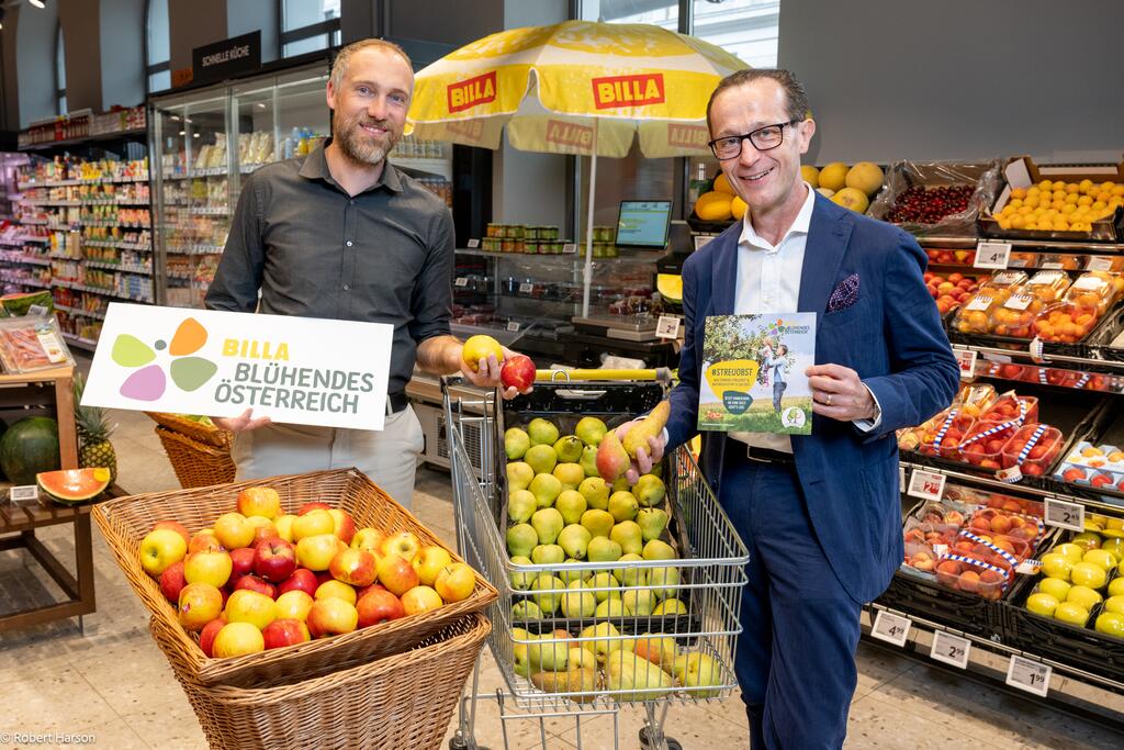 2 Personen mit Äpfel und Birnen