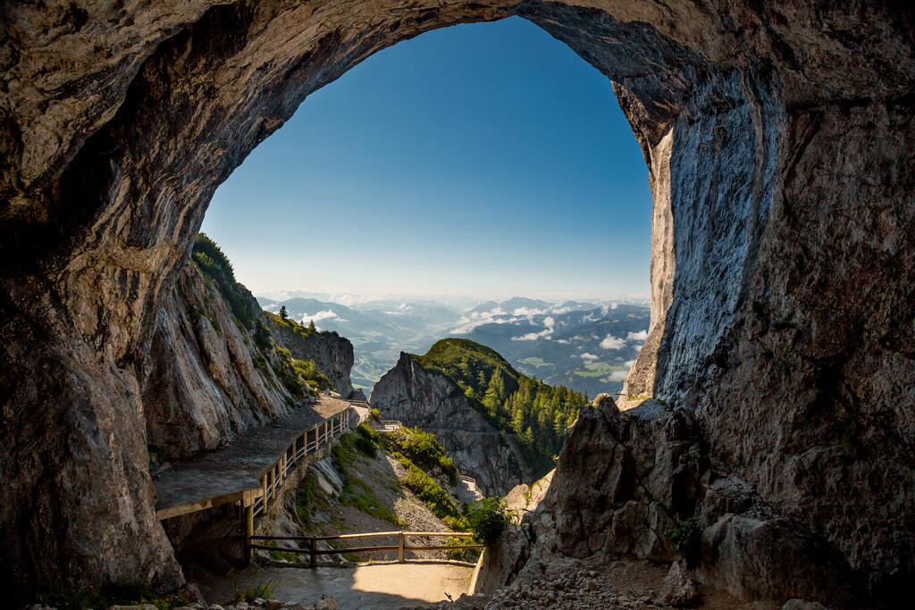 © Florian Augustin / www.shutterstock.com Blick aus der Eisriesenwelt in Werfen