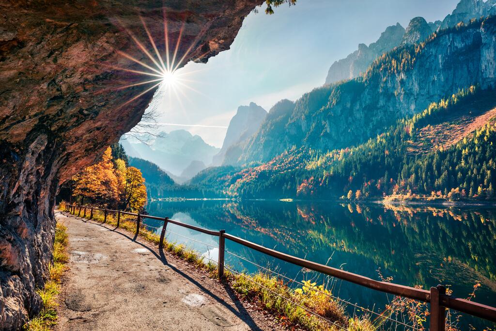 © Andrew Mayovskyy / www.adobestock.com Herbst am Gosausee
