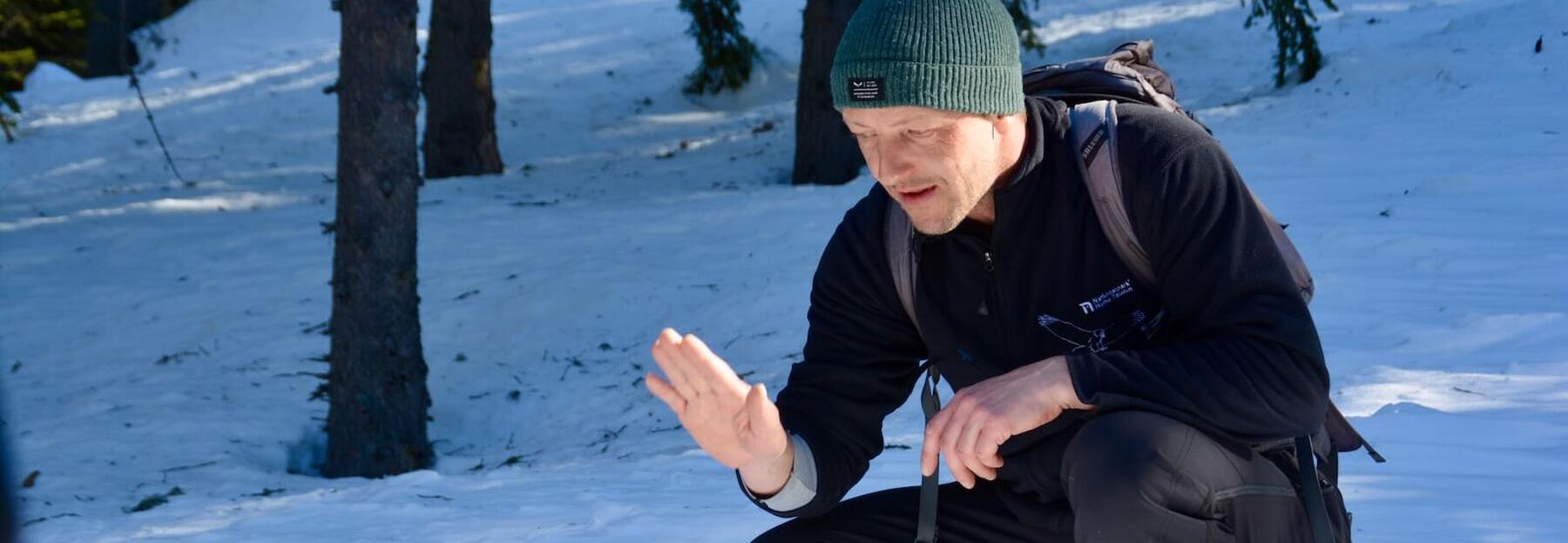 Exkursionsleiter Matthias spricht über die Diversität des Nationalparks Hohe Tauern
