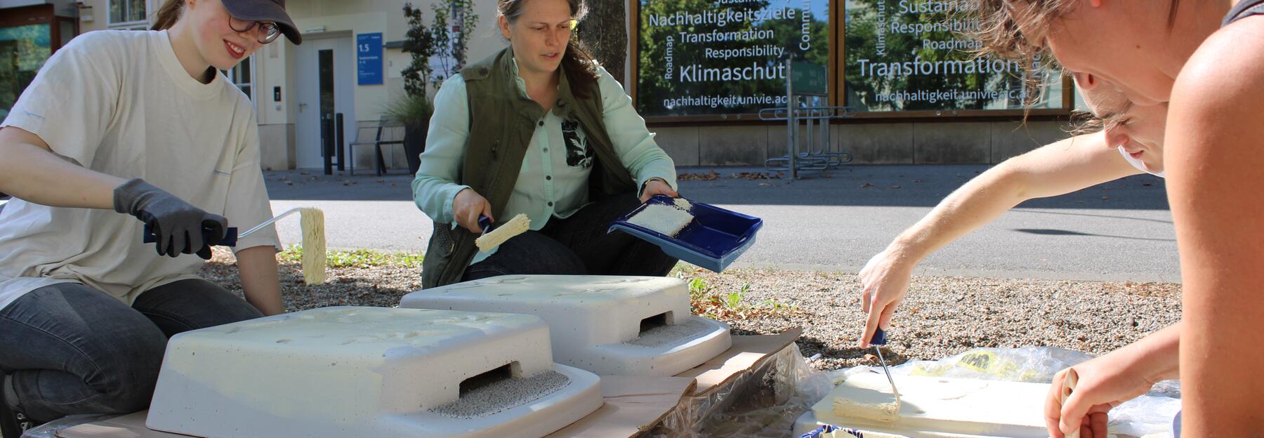 Bestreichen der Fledermauskästen