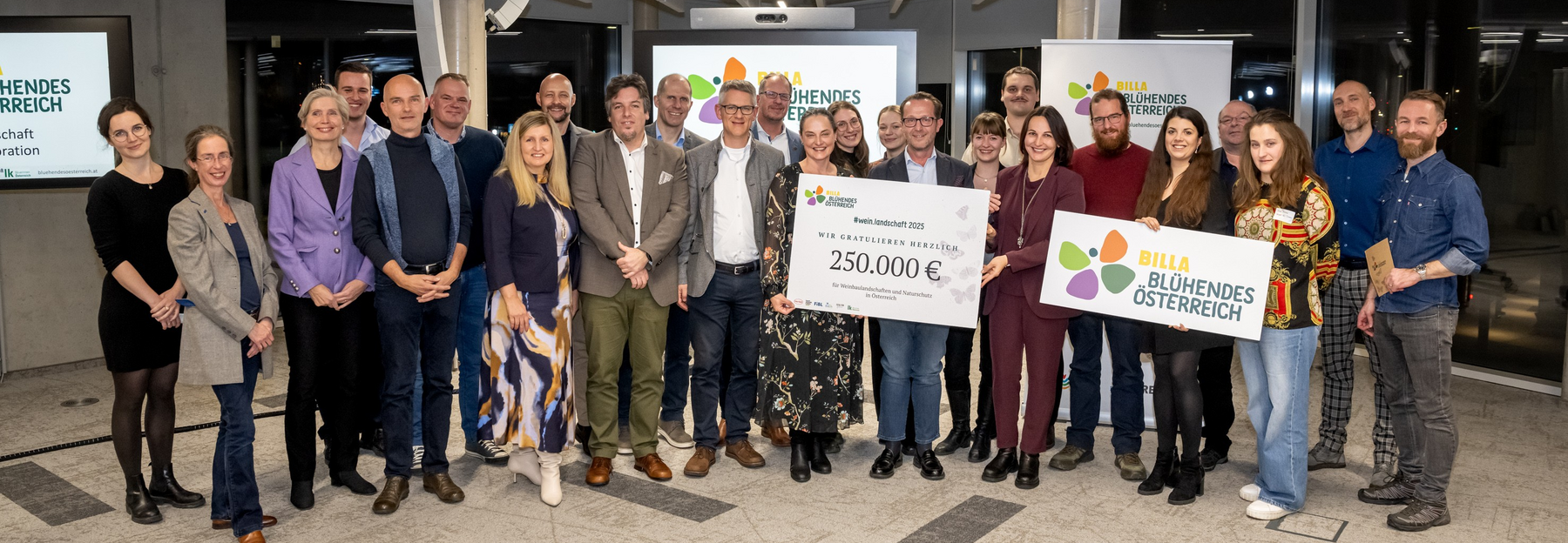 Die Projektpartner:innen und Jurymitglieder sowie Vorstand und Team von Blühendes Österreich