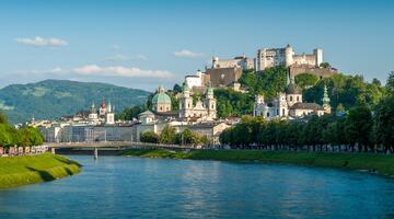 Salzburger Altstadt mit Blick auf die Festung Hohensalzburg