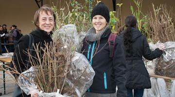 Begeisterte Kundinnen beim Heckentag
