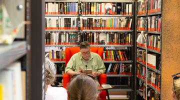 Eckhard Fuhr liest aus seinem neuen Buch "Schafe" © Verena Blöchl Eckhard Fuhr liest aus seinem neuen Buch "Schafe"