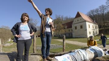Stefan Glaser und Sibylle Steidl von der Initiative "Lebendiger Kamp" erläutern die Sachlage © Matthias Schickhofer Stefan Glaser und Sibylle Steidl von der Initiative "Lebendiger Kamp" erläutern die Sachlage